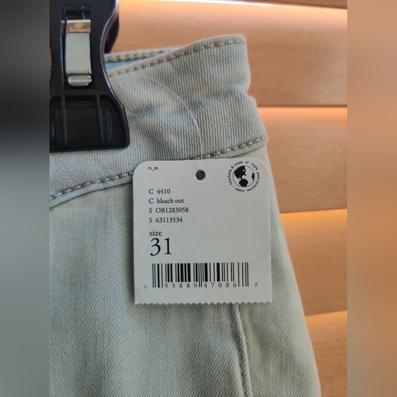 We The Free Youthquake Crop Flare Jeans - Picture 8 of 9